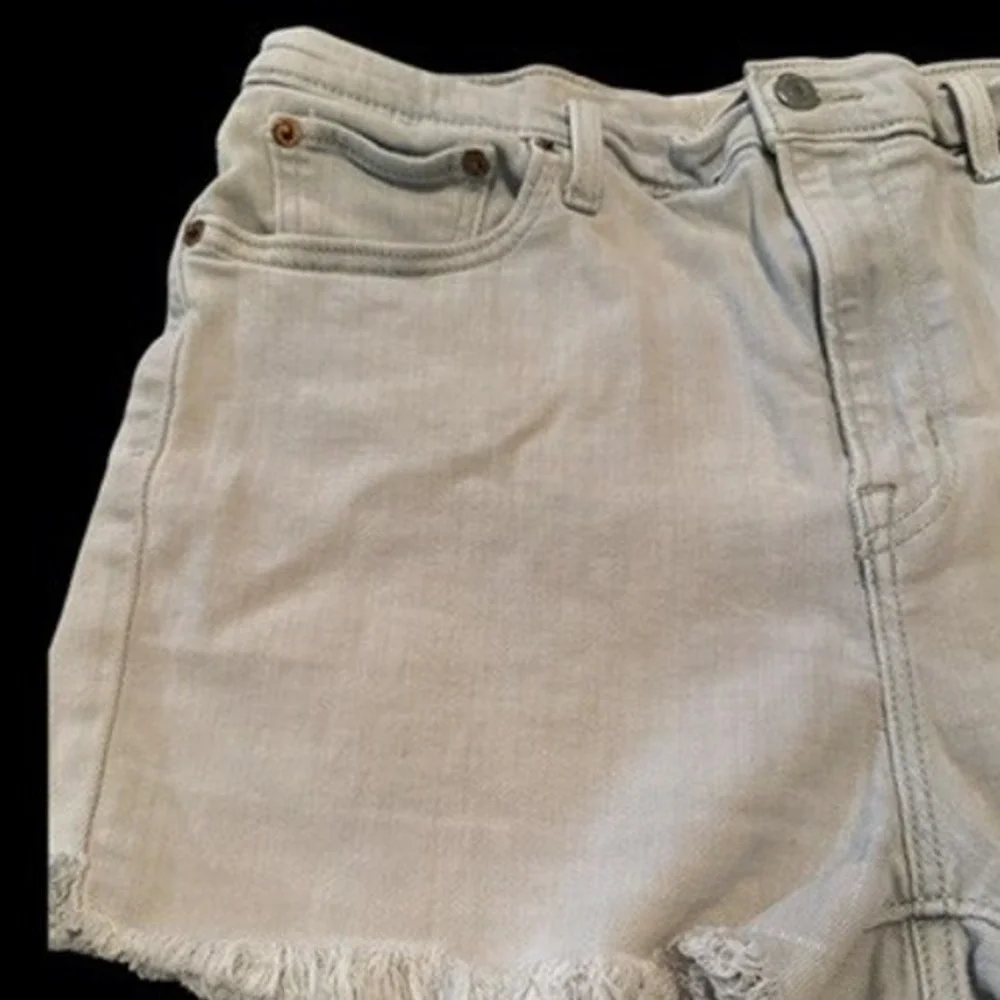 Levis High Rise Denim Shorts Light Grey Raw Hem Size 31 Womens Cutoff Shorts‎